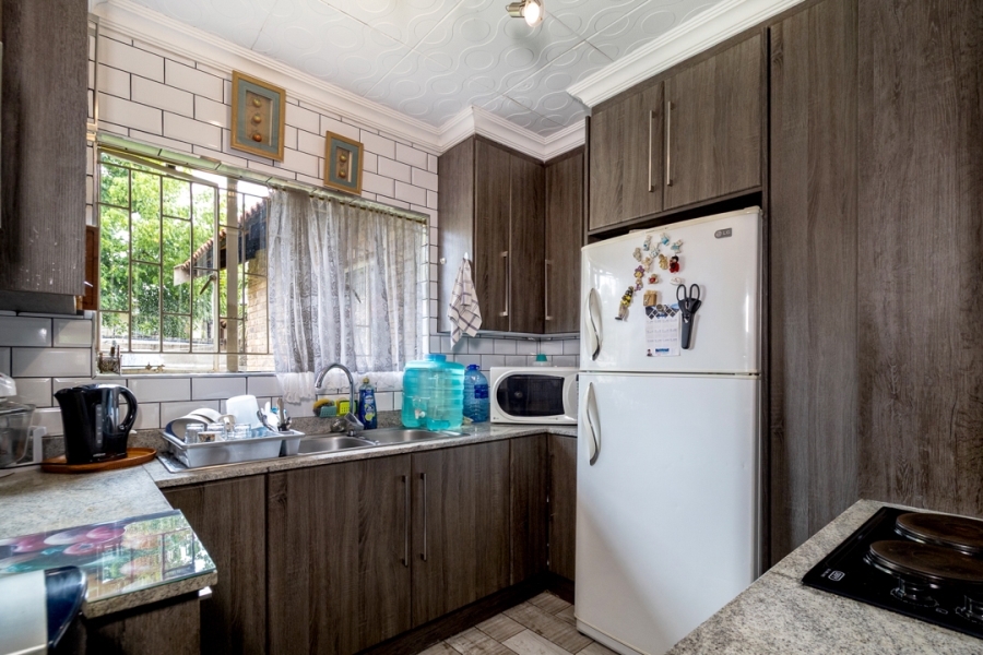 8 Bedroom Property for Sale in Ifafi North West